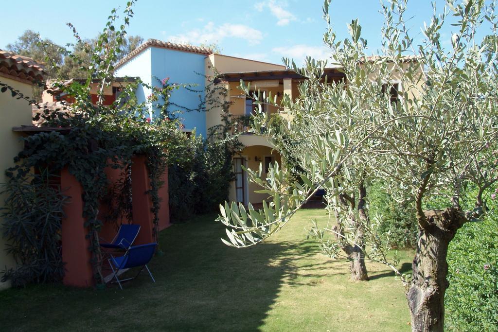 Aparthotel Borgo Degli Ulivi à Àrbatax Extérieur photo